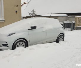 Zoe fährt gut im Schnee